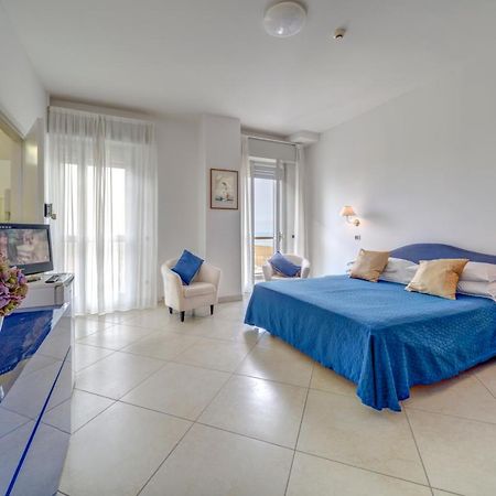 רימיני Hotel Carlton Beach מראה חיצוני תמונה