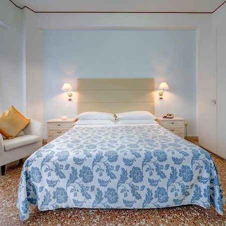 רימיני Hotel Carlton Beach מראה חיצוני תמונה