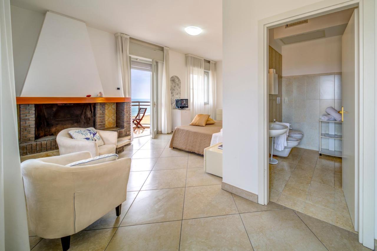 רימיני Hotel Carlton Beach מראה חיצוני תמונה