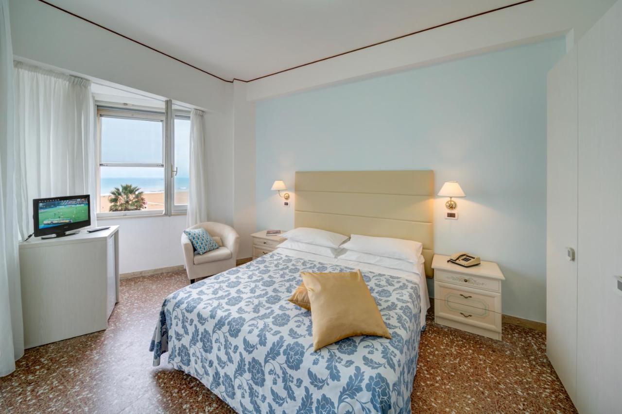 רימיני Hotel Carlton Beach מראה חיצוני תמונה