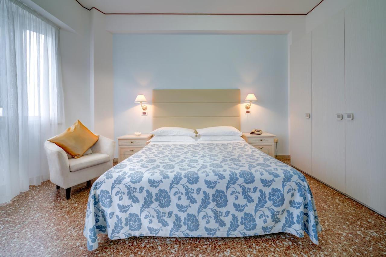 רימיני Hotel Carlton Beach מראה חיצוני תמונה