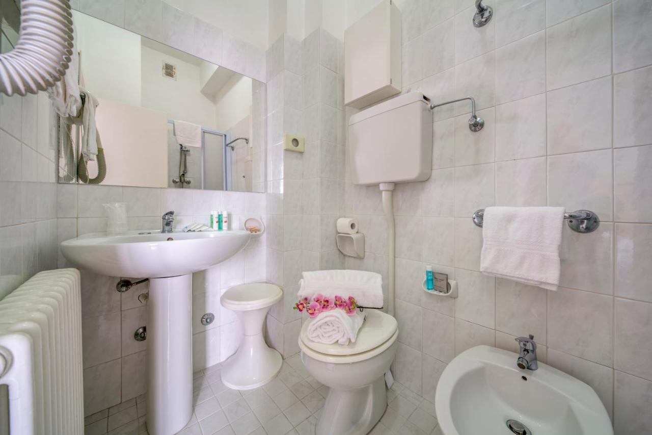 רימיני Hotel Carlton Beach מראה חיצוני תמונה