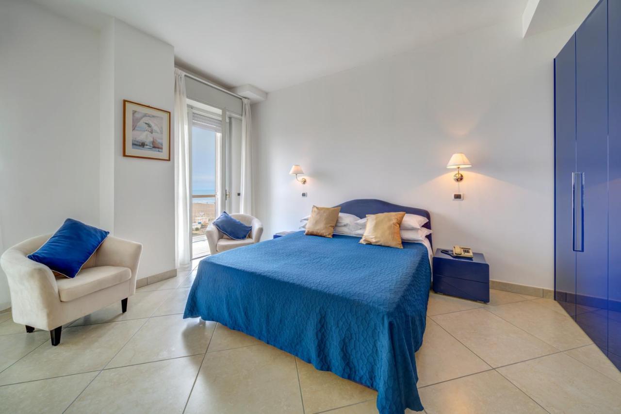 רימיני Hotel Carlton Beach מראה חיצוני תמונה