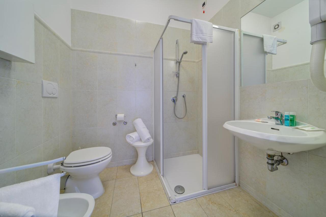 רימיני Hotel Carlton Beach מראה חיצוני תמונה