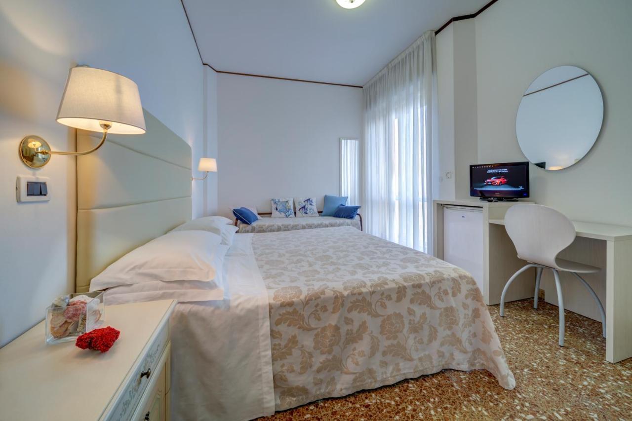 רימיני Hotel Carlton Beach מראה חיצוני תמונה