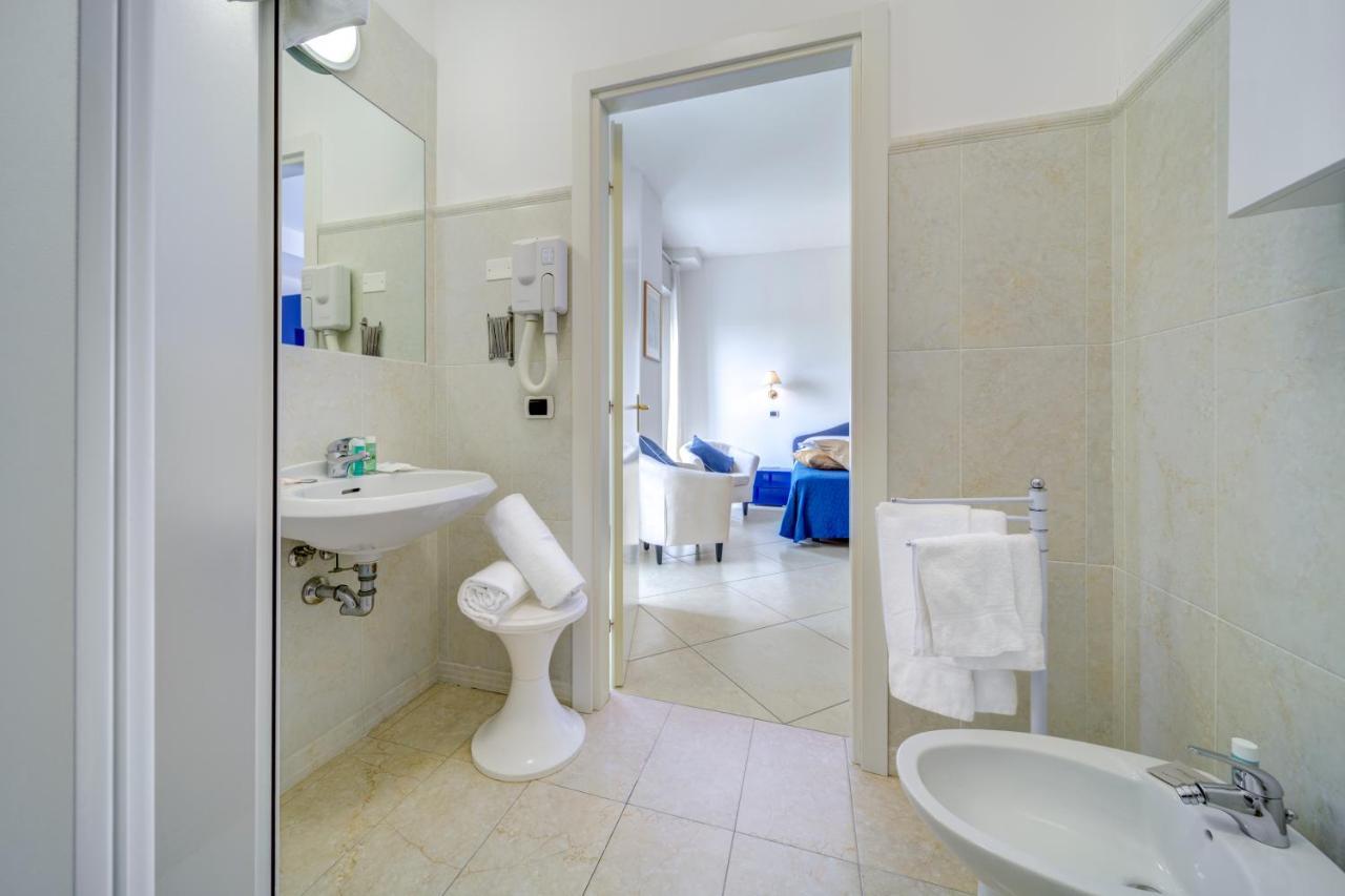 רימיני Hotel Carlton Beach מראה חיצוני תמונה