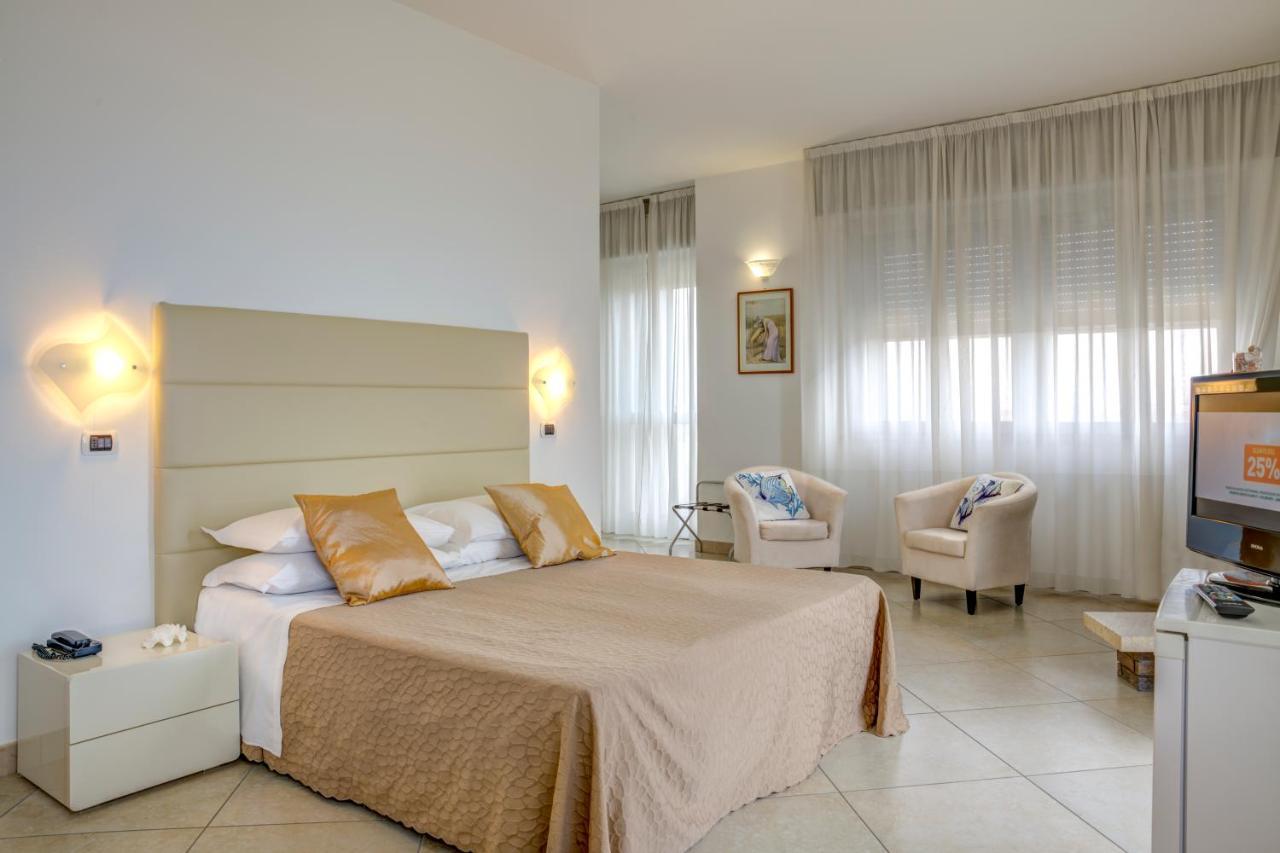 רימיני Hotel Carlton Beach מראה חיצוני תמונה