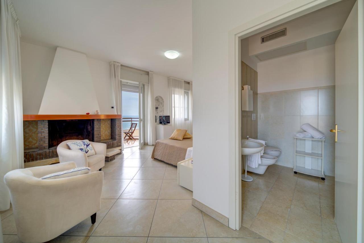 רימיני Hotel Carlton Beach מראה חיצוני תמונה