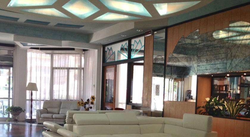 רימיני Hotel Carlton Beach מראה חיצוני תמונה