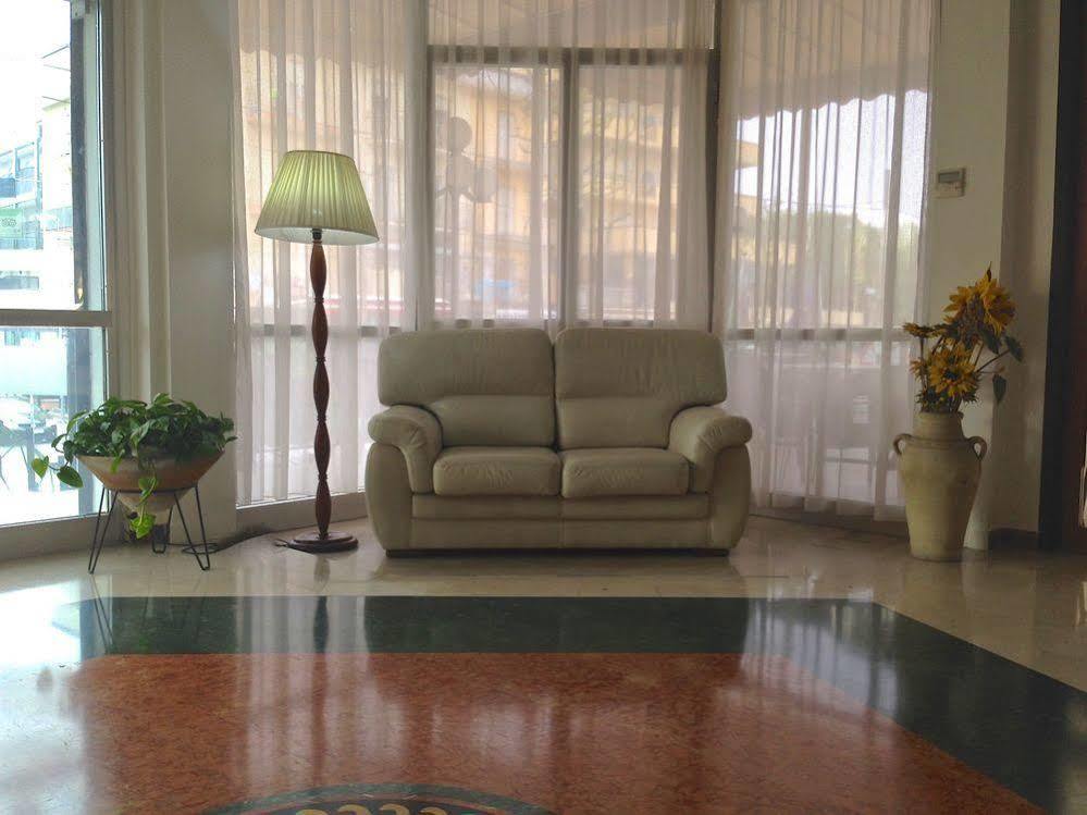 רימיני Hotel Carlton Beach מראה חיצוני תמונה