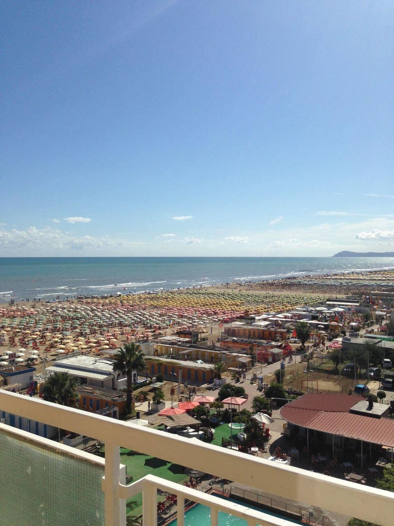 רימיני Hotel Carlton Beach מראה חיצוני תמונה