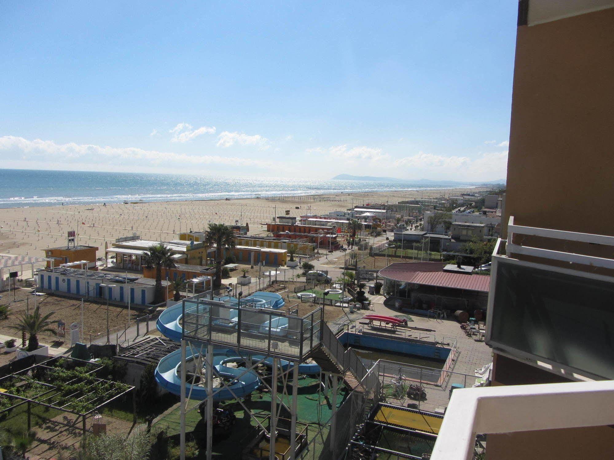 רימיני Hotel Carlton Beach מראה חיצוני תמונה